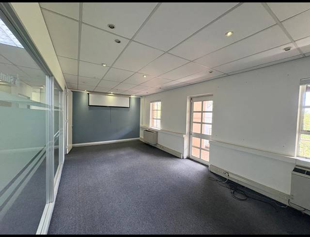 1,390M² OFFICE FOR SALE IN WITKOPPEN
